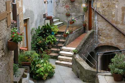 ein typischer Innenhof in Pitigliano